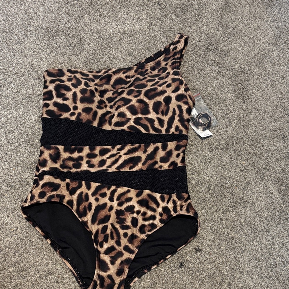 NWT Leopard Print One-Shoulder Swimsuit